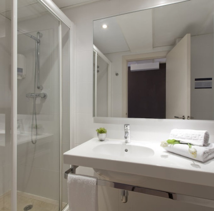 Hôtel Sagrada Familia 3*, Séjour Espagne & ses îles, Barcelone et sa région par Ôvoyages Hôtel Sagrada Familia 3*, Séjour Espagne & ses îles, Barcelone et sa région par Ôvoyages