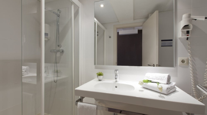 Hôtel Sagrada Familia 3*, Séjour Espagne & ses îles, Barcelone et sa région par Ôvoyages Hôtel Sagrada Familia 3*, Séjour Espagne & ses îles, Barcelone et sa région par Ôvoyages