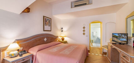 Hotel La Bisaccia 4*, Séjour Italie, Sardaigne par Ôvoyages Hotel La Bisaccia 4*, Séjour Italie, Sardaigne par Ôvoyages