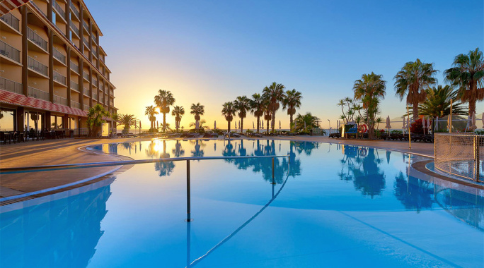 Hôtel The Views Oasis 4*, Séjour Portugal, Madère, Île de Madère par Ôvoyages Hôtel The Views Oasis 4*, Séjour Portugal, Madère, Île de Madère par Ôvoyages